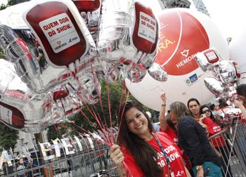 Hemorio mobiliza mais de 430 pessoas na coleta de bolsas de sangue na Cinelândia