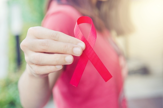 UNAIDS: mulheres jovens ainda são desproporcionalmente afetadas pelo HIV