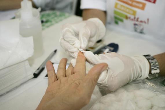Evento de testagem rápida promovido pela Secretaria de Estado de Saúde alerta para a importância de detectar hepatites virais