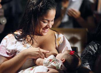 Bancos de leite do Estado promovem atividades de conscientização na Semana Mundial do Aleitamento Materno