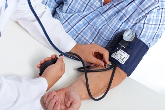 Número de pessoas com pressão arterial elevada no mundo quase dobrou desde 1975