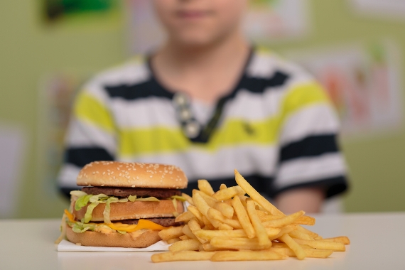 Brasil alerta sobre consequências da má-nutrição e obesidade infantil 