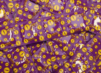 Campanha "Camisinha na Folia é nota 10 em Harmonia" distribui preservativos