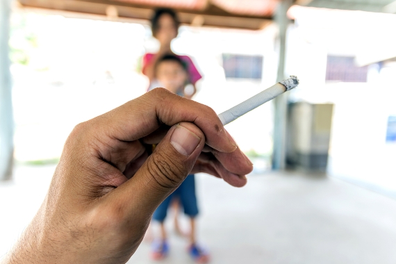 Número de fumantes passivos no trabalho cai 34,4% nos últimos anos