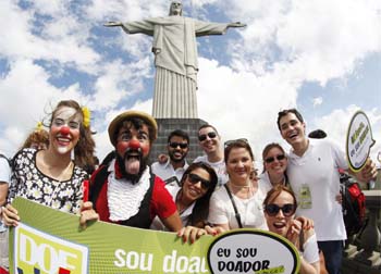 Campanha Doe+Vida ganha apoio de cariocas e visitantes no Cristo Redentor