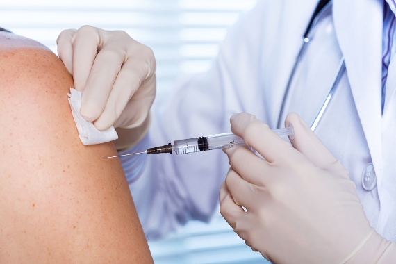 Homens e mulheres entre 15 e 26 anos podem se vacinar contra HPV até março 